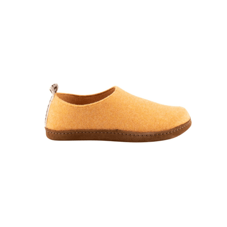 Shepherd Selma. A pair of warm and comfortable women's slippers in wool. Heel tag in natural jute fabric with printed text. Insole in soft wool. Brushed suede outer sole.